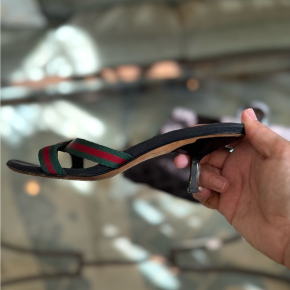Vintage Gucci Women's Red & Green Ribbon & Leather Strap Kitten Heels | Size 6 - Picture 6 of 12
